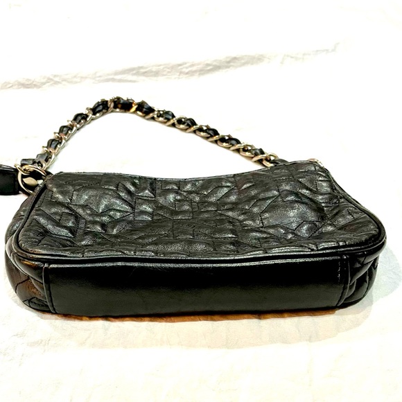 NEW YORK & CO initialed quilted black chain strap shoulder bag size 8x5 preowned - Picture 7 of 14